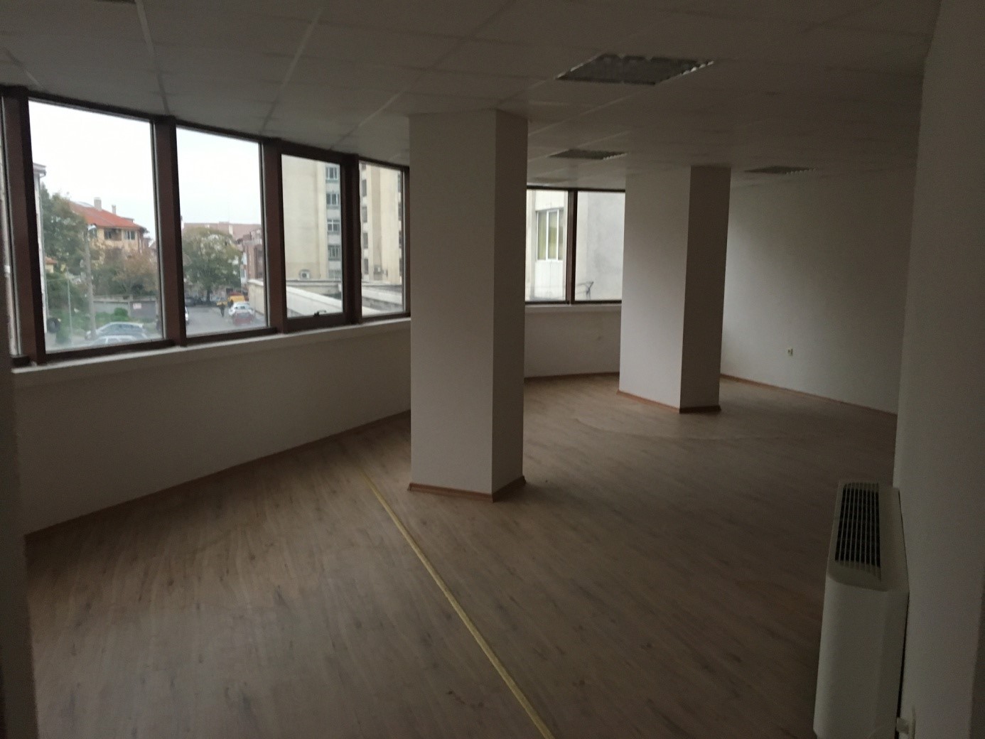 Office in office building - Sliven, center (1)